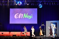 カラオケボックスに入ってきたエビネギ。