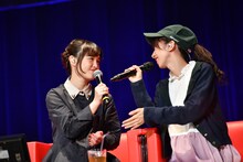 リラックスムードで話すNegicco最年長・Nao☆（左）とエビ中最年長・真山りか（右）。