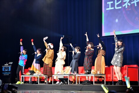 「エビネギ・オーライ!」を歌うエビネギ。