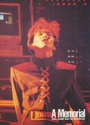 1987年6月、日本武道館「FANKS CRY-MAX」公演の様子(出典:「Kiss Japan TM NETWORK Tour '87~'88」パンフレット)。