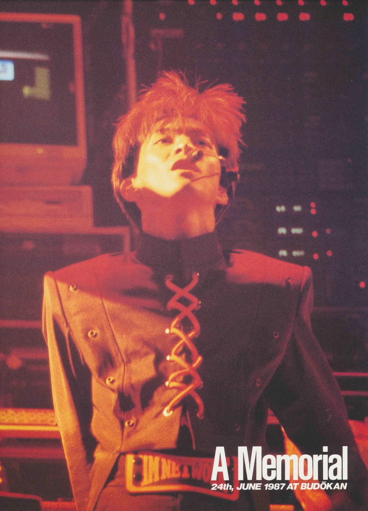 1987年6月、日本武道館「FANKS CRY-MAX」公演の様子(出典:「Kiss Japan TM NETWORK Tour '87~'88」パンフレット)。