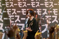 「SUUMO」テレビCM「スーモとヤバT ライブ」編の撮影時の様子。