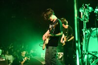 横山優也（Vo, G）（Photo by MASANORI FUJIKAWA）