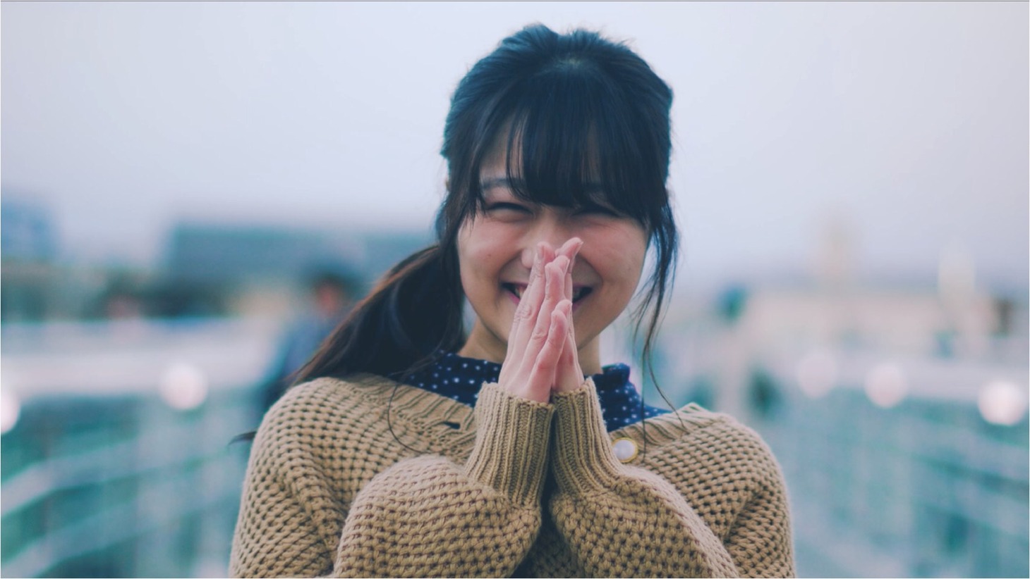 LOCAL CONNECT「Hands」ミュージックビデオのワンシーン。