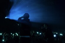 「Dream Chaser」をパフォーマンスするkZmとBIM。（Photo by Ryohei Anbo）