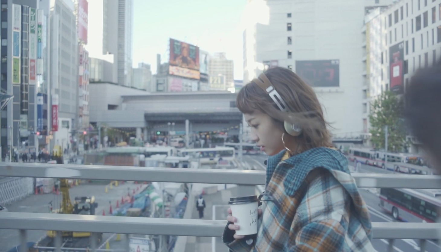 かなわない恋「ふたりなら」ミュージックビデオのワンシーン。