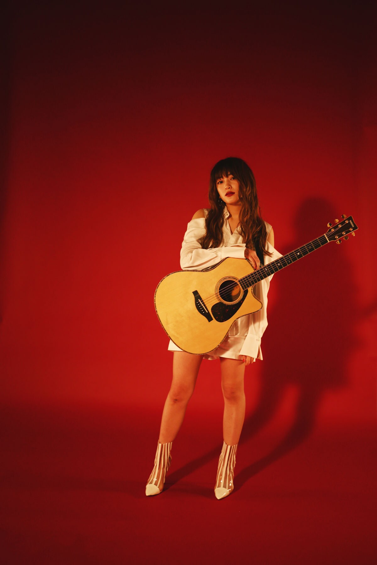 ほのかりんが別れを歌う「無粋なキス」本日配信、鏡の中で迷子になるMVも公開