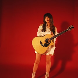 ほのかりんが別れを歌う「無粋なキス」本日配信、鏡の中で迷子になるMVも公開