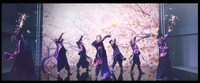 「桜」MVのワンシーン。“サクラフィンガー”の瞬間。