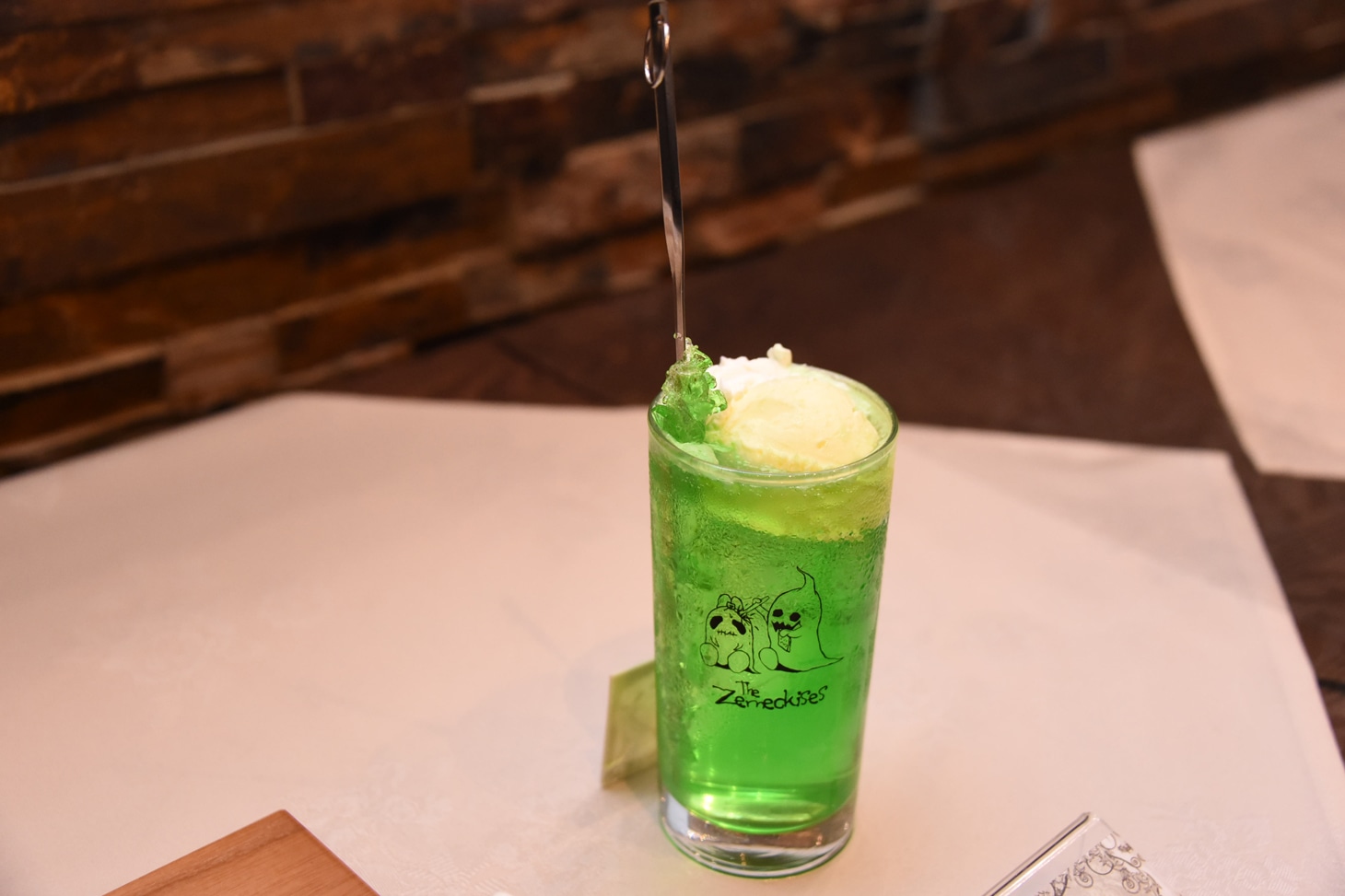 「背骨クリームソーダ」