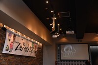 「The Zemeckises Cafe at Gamran Ball」の様子。