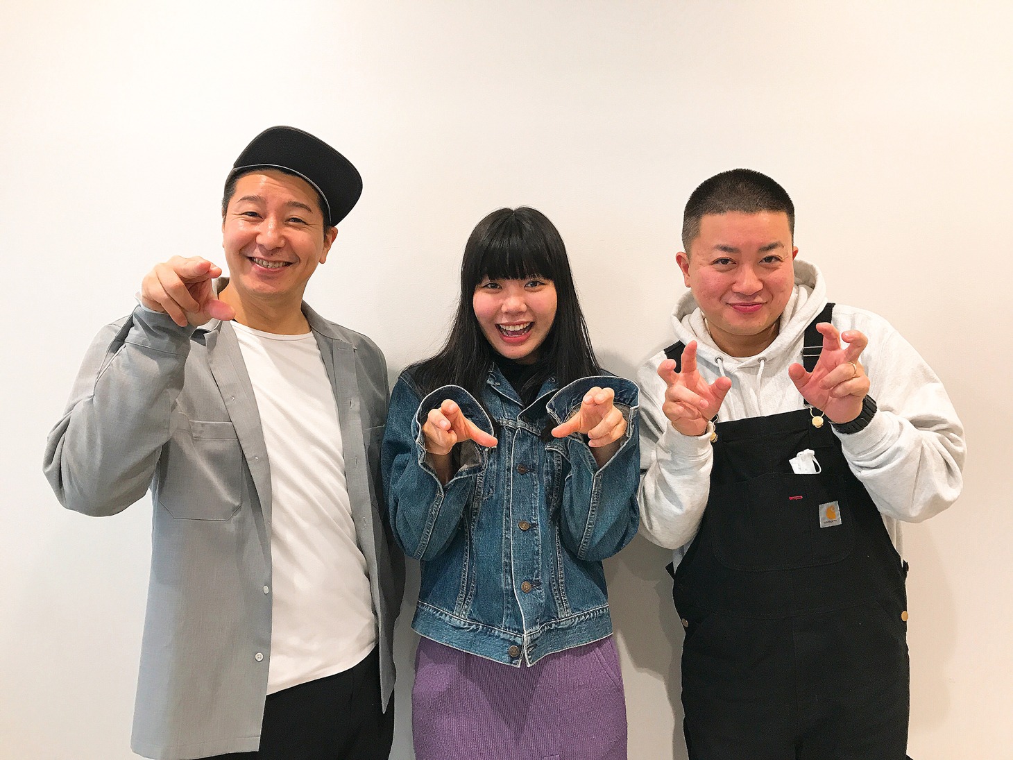 眉村ちあき（中央）とチョコレートプラネット。