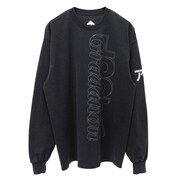 ブレンダン・ファウラーがデザインを手がけたロングTシャツ。