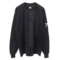 ブレンダン・ファウラーがデザインを手がけたロングTシャツ。