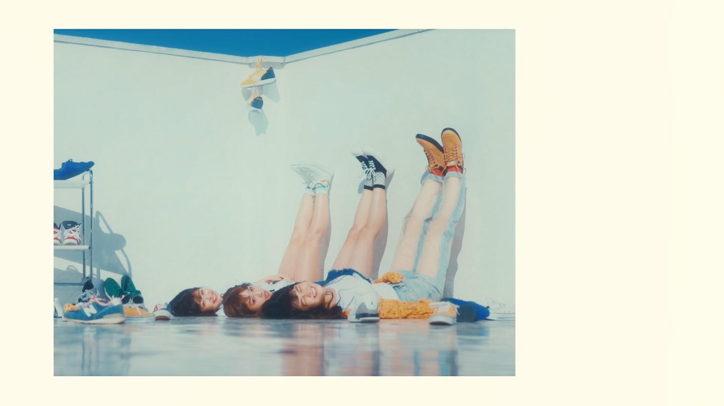 J☆Dee'Z「Shoes」リリックビデオのワンシーン。