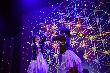 amiinA「Falconia ~touch on the horizon~」の様子。