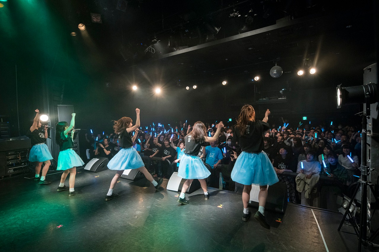 Jewel☆Ciel「1stone-man live～蒼の向こう～」の様子。