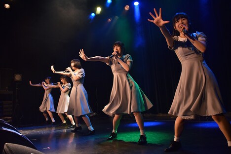 Jewel☆Ciel「1stone-man live～蒼の向こう～」の様子。