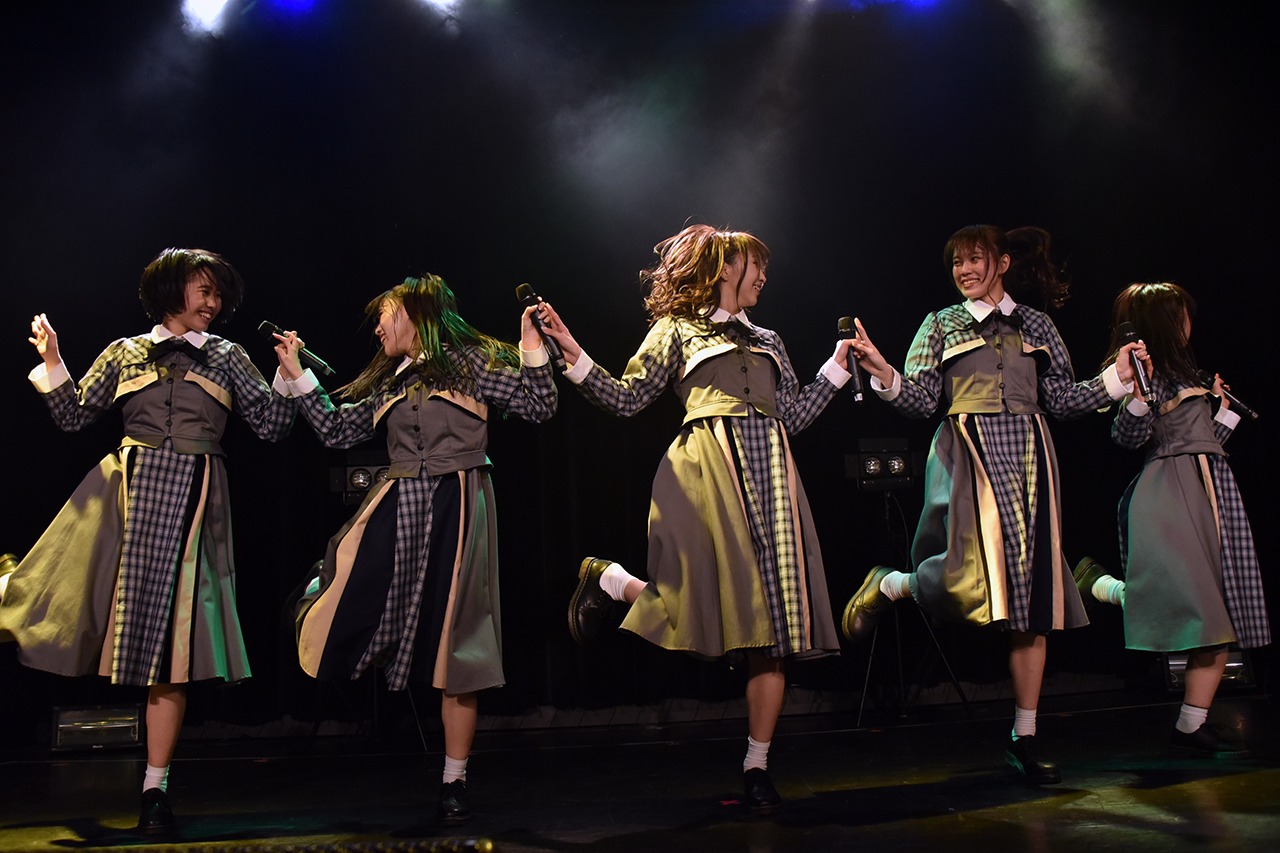 Jewel☆Ciel「1stone-man live～蒼の向こう～」の様子。