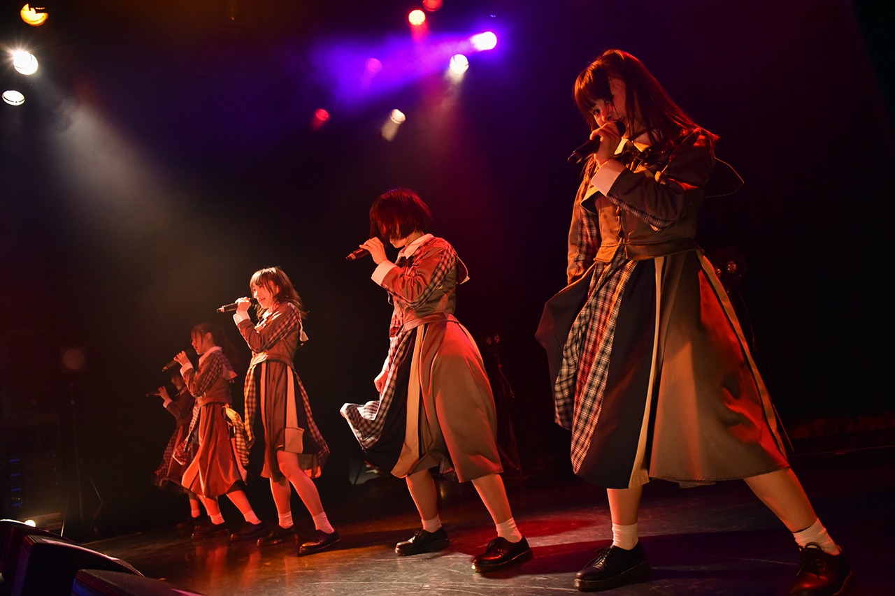 Jewel☆Ciel「1stone-man live～蒼の向こう～」の様子。