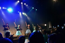 Jewel☆Ciel「1stone-man live～蒼の向こう～」の様子。