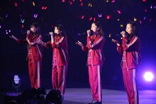 中島みゆき「糸」を歌うももいろクローバーZ。（写真提供：ニッポン放送）