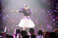 「まるごとれにちゃん」を歌う高城れに。（写真提供：ニッポン放送）