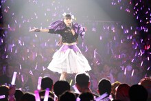 「まるごとれにちゃん」を歌う高城れに。（写真提供：ニッポン放送）