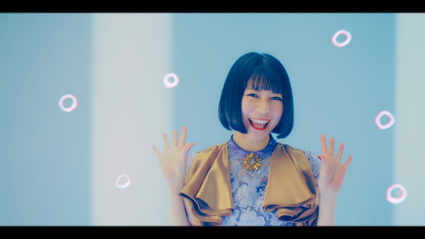 東京女子流「光るよ」ミュージックビデオのワンシーン。