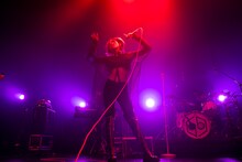 アヴちゃん（Vo / 女王蜂）（撮影：釘野孝宏）