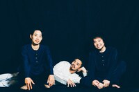 左から環ROY、鎮座dopeness、U-zhaan。