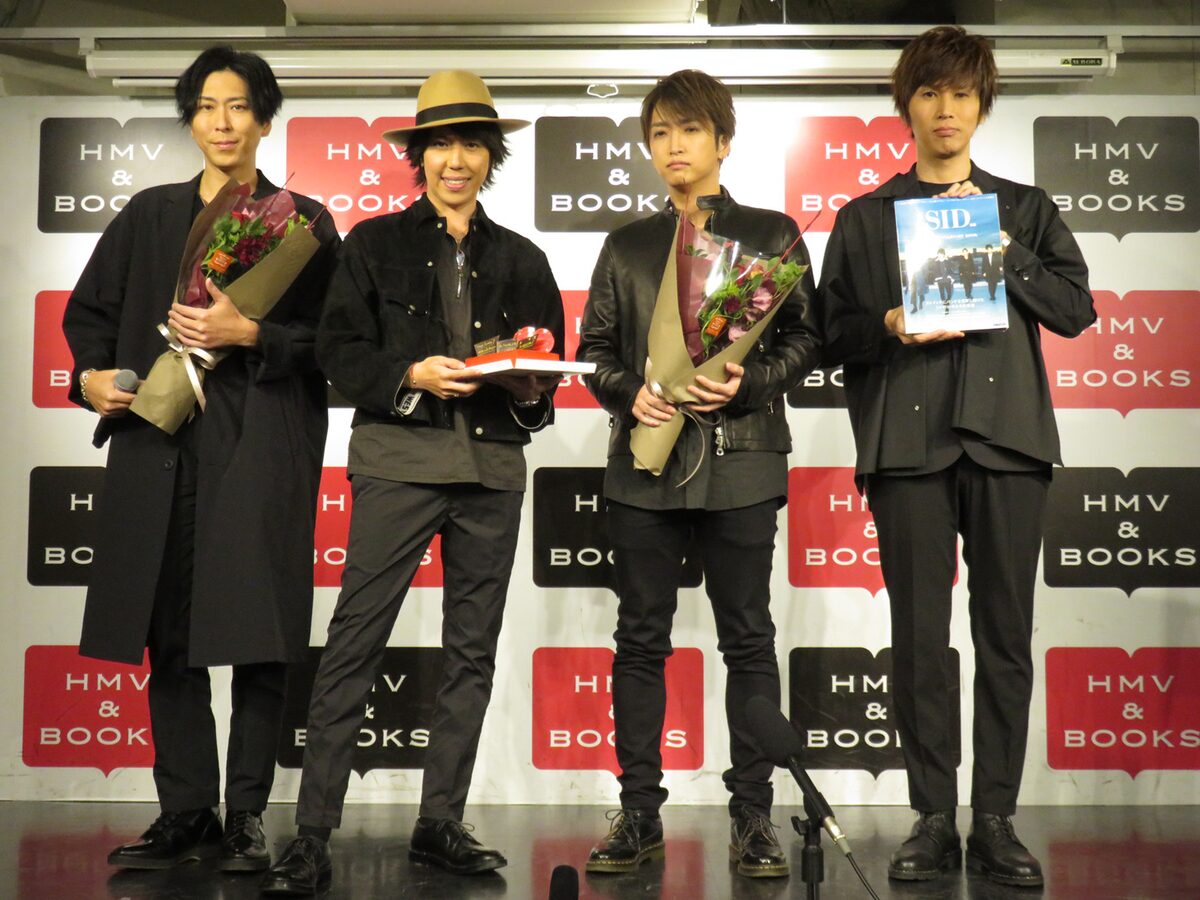 シドが濃くて読み応えあり Sidぴあ アピール 取材時の反省告白も 音楽ナタリー シドが濃くて読み応えあり Sidぴあ アピール 取材時の反省告白も 音楽ナタリー
