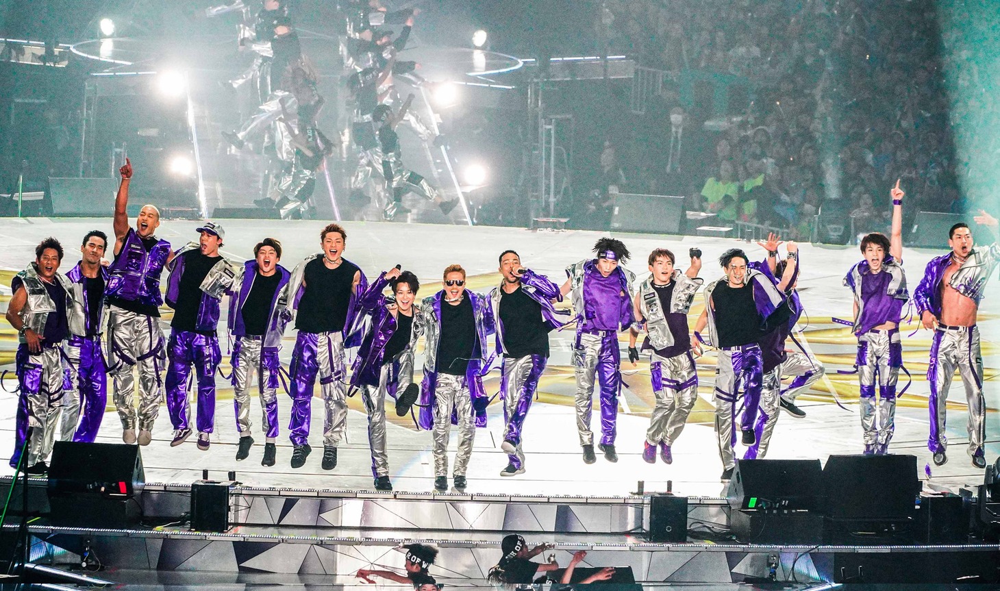 人気画像9位は「EXILE、88万人動員ツアー最終公演で『LDH PERFECT YEAR 2020』開催発表」より、「EXILE LIVE TOUR 2018-2019 "STAR OF WISH"」の様子。（写真提供：エイベックス）