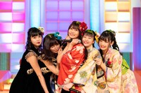 「きみわずらい」を披露するまねきケチャ。（Photo by Jun Yokoyama）