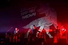 「THE BACK HORN 20th Anniversary『ALL TIME BESTワンマンツアー』～KYO-MEI祭り～」東京・日本武道館公演の様子。（Photo by RUI HASHIMOTO[SOUND SHOOTER]）