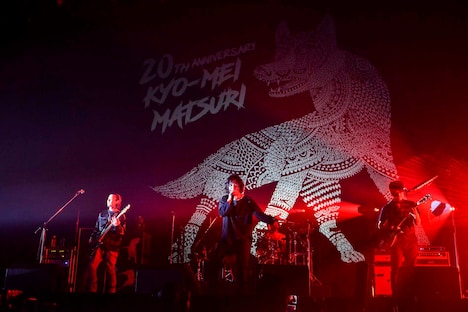 「THE BACK HORN 20th Anniversary『ALL TIME BESTワンマンツアー』～KYO-MEI祭り～」東京・日本武道館公演の様子。（Photo by RUI HASHIMOTO[SOUND SHOOTER]）