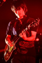 菅波栄純（G）（Photo by RUI HASHIMOTO[SOUND SHOOTER]）