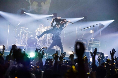 「THE BACK HORN 20th Anniversary『ALL TIME BESTワンマンツアー』～KYO-MEI祭り～」東京・日本武道館公演の様子。（Photo by RUI HASHIMOTO[SOUND SHOOTER]）