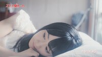小倉唯「ショコラ」試聴動画のワンシーン。