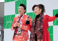 八代亜紀 with みやぞん（Photo by Tomokazu Tazawa）