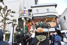 TEAM SHACHI「グラブジャムン」ミュージックビデオ撮影の様子。