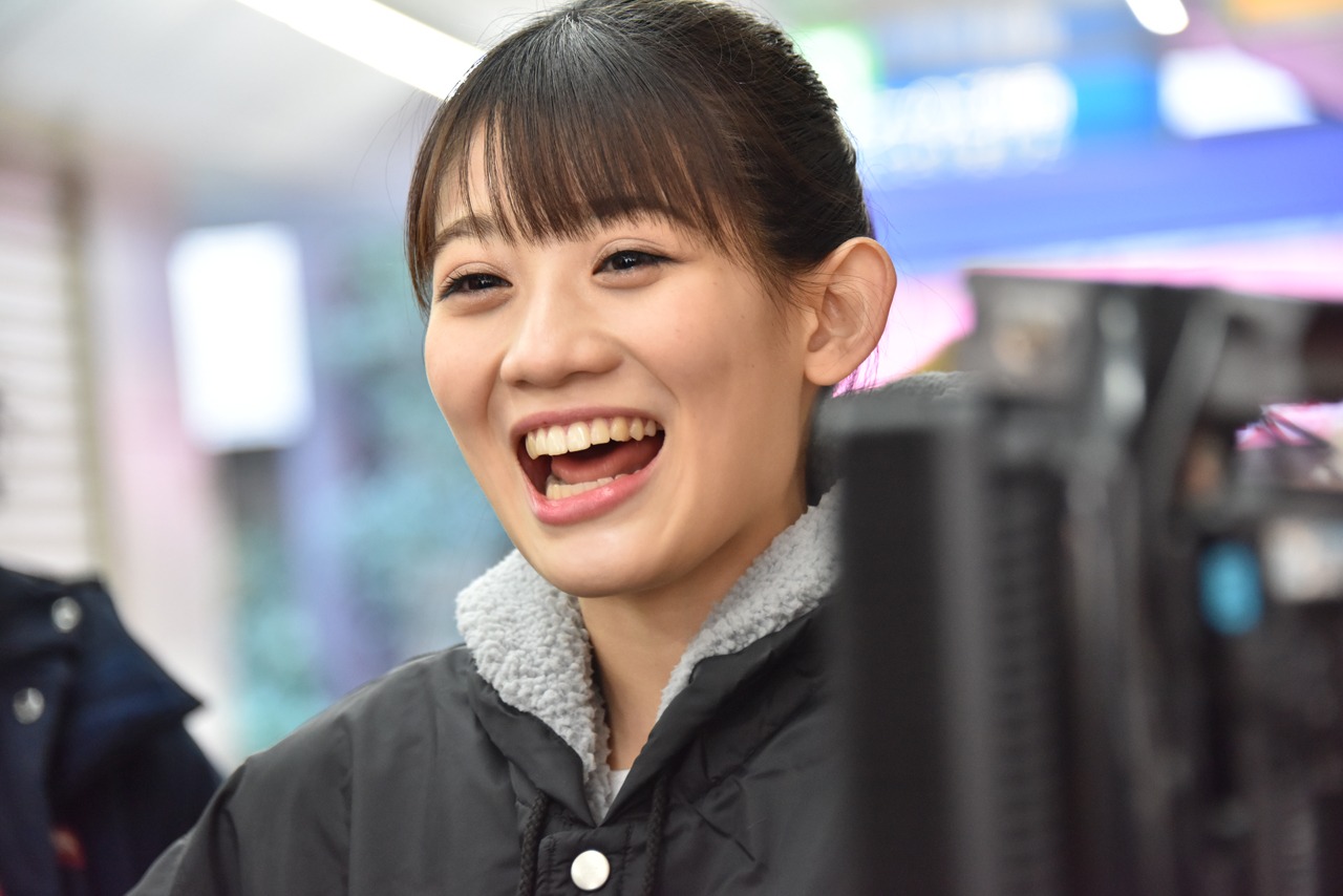 秋本帆華
