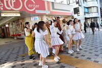 TEAM SHACHI「グラブジャムン」ミュージックビデオ撮影の様子。