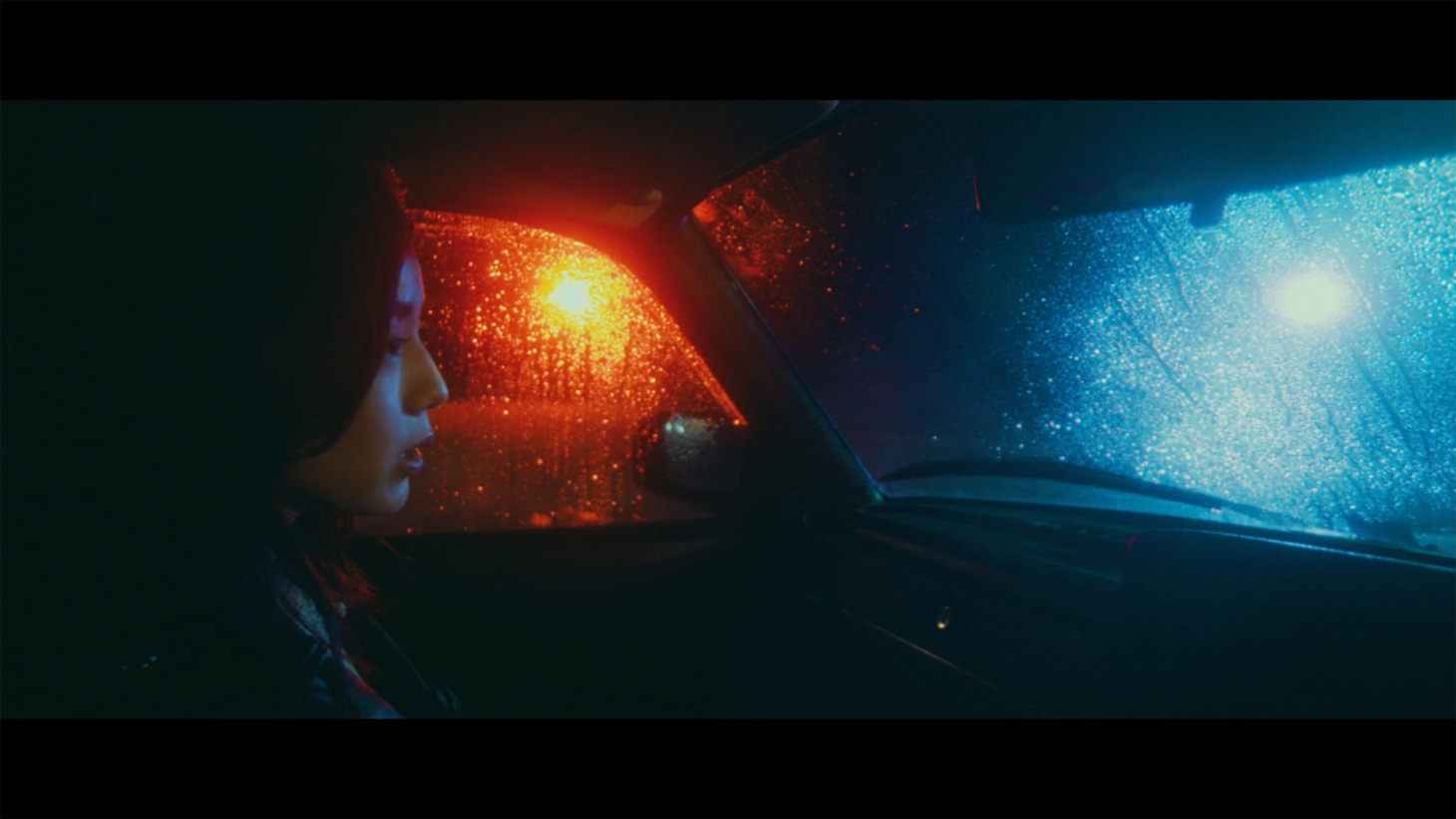 milet「Again and Again」ミュージックビデオのワンシーン。