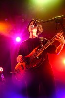 佐々木直人（B, Vo）（撮影：白石達也）