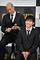 左から関口メンディー、佐野玲於。