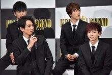 前列左から町田啓太、吉野北人。後列左から長谷川慎、藤原樹。