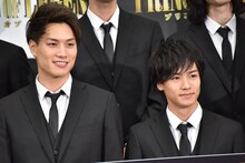 左から鈴木伸之、川村壱馬。