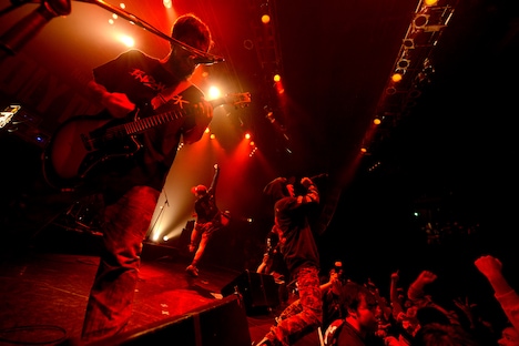 SHADOWS（撮影：半田安政［showcase］）