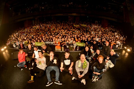 「HOLY DIVERS vol.2」の集合写真。（撮影：半田安政［showcase］）